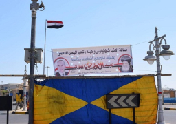 بالصور..تجهيز ساحات الصلاة بالبحر الاحمر