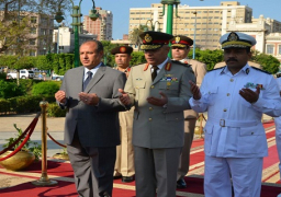 بالصور..محافظ الإسكندرية يضع إكليل الزهور على النصب التذكاري للشهداء