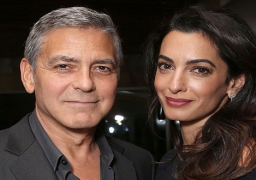 جورج وأمل كلوني يتبرعان بمليون دولار للتصدي لجماعات الكراهية الأمريكية