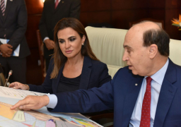 د.سحر نصر والفريق مهاب مميش يناقشان الخطة الاستثمارية لمجموعة موانئ دبى العالمية بالمنطقة الاقتصادية لقناة السويس