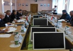 شكرى يبحث فى مينسك مع وزير التجارة البيلاروسى سبل تعزيز العلاقات الاقتصادية