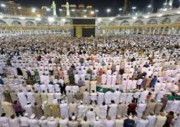 ضيوف الرحمن يؤدون أول صلاة جمعة من شهر ذى الحجة