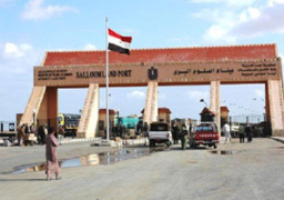 عودة 294 مصريا ووصول 164 شاحنة من ليبيا