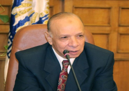 محافظ القاهرة يسلم أول دفعة تعويضات لسكان مثلث ماسبيرو