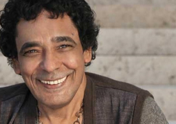 محمد منير يغادر القاهرة لإحياء حفل فى مهرجان الحمامات الدولى بتونس