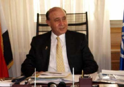 مميش يبحث مع بنك قناة السويس فرص التعاون