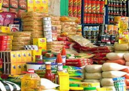 “القابضة الغذائية” تتابع توافر السلع في المجمعات