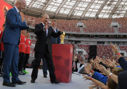 بالصور.. فلاديمير بوتين يطلق رحلة كأس العالم من العاصمة الروسية موسكو