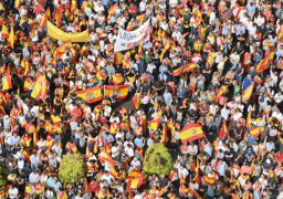 الأسبان مدعوون إلى التظاهر على خلفية أزمة كتالونيا