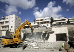 الاحتلال يهدم بناية سكنية في حي رأس العمود بالقدس