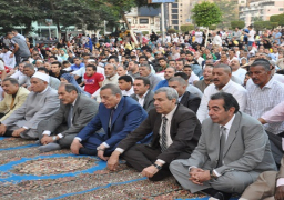 بالصور..محافظ الجيزة يؤدى صلاة العيد ويزور مستشفى إمبابة