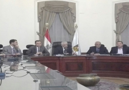 شوقي: إعادة توزيع المكافآت والبدلات للمعلمين