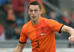 ليفربول يخطط لضم دى فراى مدافع لاتسيو