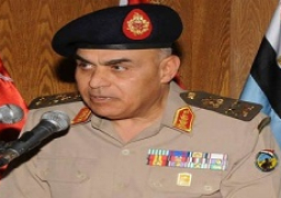 وزير الدفاع ينيب قادة الجيوش بوضع الزهور على النصب التذكاري