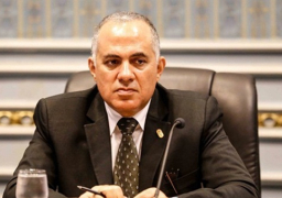 وزير الري يتلقى تقريرا عن إنجازات مشروعات الصرف