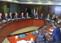 وفد بريطاني يبحث مع وزير النقل فرص الاستثمار وتطويرالسكك الحديدية والموانئ البحرية | صور