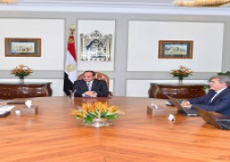 عقد الرئيس عبد الفتاح السيسي اليوم اجتماعاً مع رئيس مجلس الوزراء، شريف إسماعيل والسيد عمرو الجارحي وزير المالية