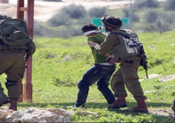 الإحتلال يعتقل 16 فلسطينياً من الضفة الغربية