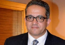 العناني يبحث إقامة معارض مؤقتة للآثار المصرية بالمتاحف الروسية