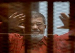 تأجيل إعادة محاكمة “مرسي” وقيادات الإخوان في قضية اقتحام السجون