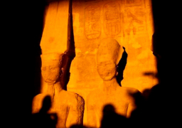 إلغاء الاحتفالات بتعامد الشمس علي وجه رمسيس الثاني فى أسوان حدادًا على الشهداء