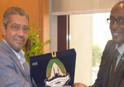 رئيس غرفة القاهرة يبحث وسفير رواندا زيادة التبادل التجاري