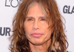 ستيفن تايلر مغني فريق أيروسميث ينفي إصابته بأزمة قلبية