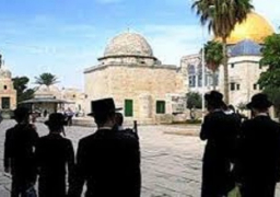 مستوطنون يهود يقتحمون باحات المسجد الأقصى