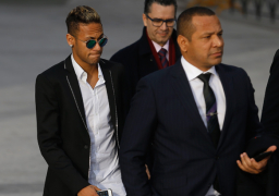 نيمار ووالده يسحبان عضويتهما من نادى برشلونة