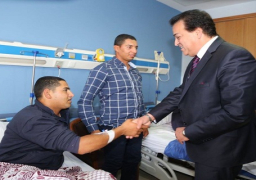 وزير التعليم العالى يزور مصابي الإرهاب بمستشفى الشرطة