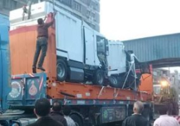 اصطدام سيارة نقل ثقيل بكوبري مشاة أمام محكمة شبرا الخيمة وجار إزاله آثار الحادث، وعودة الحركة المرورية .. والخسائر 100 ألف