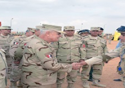 الفريق محمد فريد رئيس أركان حرب القوات المسلحة يشهد المرحلة الرئيسية للمشروع التدريبى لإحدى وحدات قوات التدخل السريع