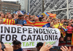 الآلاف في كتالونيا يتظاهرون لإظهار دعمهم لمسئولي الإقليم المعزولين