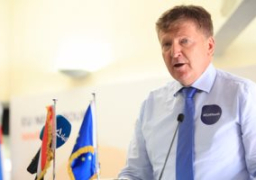 الاتحاد الأوروبى ينكس علمه تضامنا مع ضحايا هجوم الروضة الإرهابى