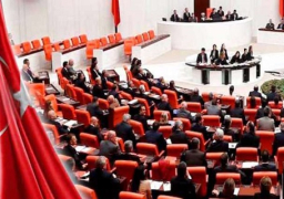 البرلمان التركي يبحث قانون “مكافحة الإرهاب” بدلا من حالة الطوارئ