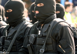الحرس الثوري يستعرض صاروخا باليستيا أمام سفارة واشنطن في طهران