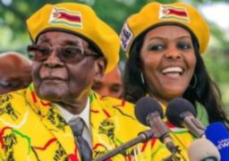 زيمبابوي: الحزب الحاكم يطالب باستقالة موغابي من زعامته