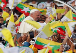 بابا روما يلقي كلمة أمام الكاثوليك في بورما