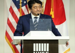 رئيس الوزراء الياباني يحث على مواجهة الاستفزازات الكورية الشمالية