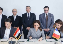 سحر نصر توقع إتفاقية بقيمة 500 ألف يورو مع الوكالة الفرنسية للتنمية فى مجال النقل