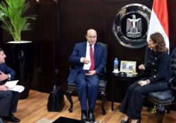 سحر نصر ومميش يبحثان خطة تشجيع الاستثمار بالمنطقة الاقتصادية لقناة السويس