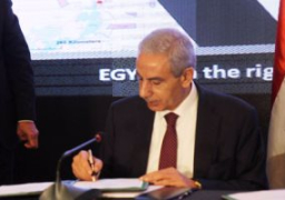 “الصناعة” توزع استمارة للتعرف على احتياجات العمالة.. 1500 جنيه حد أدنى