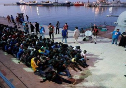 ليبيا تحقق في تقارير عن بيع مهاجرين في “سوق للعبيد”