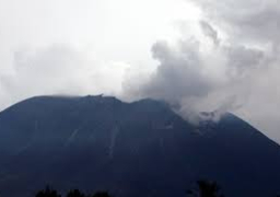 تراجع نشاط بركان “أجونج” في جزيرة بالي الأندونيسية