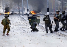 استمرار المواجهات بين فلسطينيين وقوات احتلال بعدة مناطق.. وإصابة 26 فلسطينيا حتى الآن بالضفة
