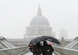 اغلاق مئات المدارس في بريطانيا بسبب تساقط كثيف للثلوج