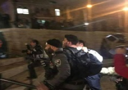 الاحتلال الإسرائيلي يتعدى على المعتصمين بباب العمود