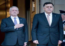 السراج يلتقي ماتيس ويطالب برفع حظر الأسلحة