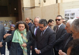 بالصور.. العناني يزور قبة الامام الشافعي