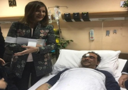 بالفيديو والصور.. وزيرة الهجرة تزور المواطن المصري المصاب في الكويت